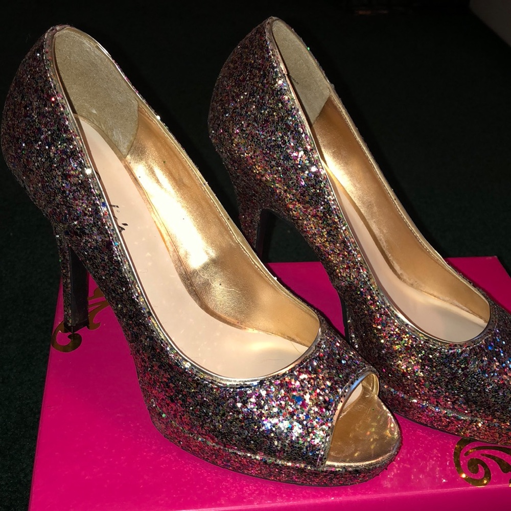 Candies sparkle pumps